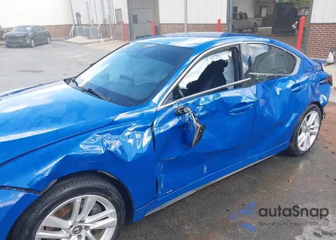 2021 Lexus Is 300 z USA, uszkodzony, nr VIN JTHAA1D25M5117826